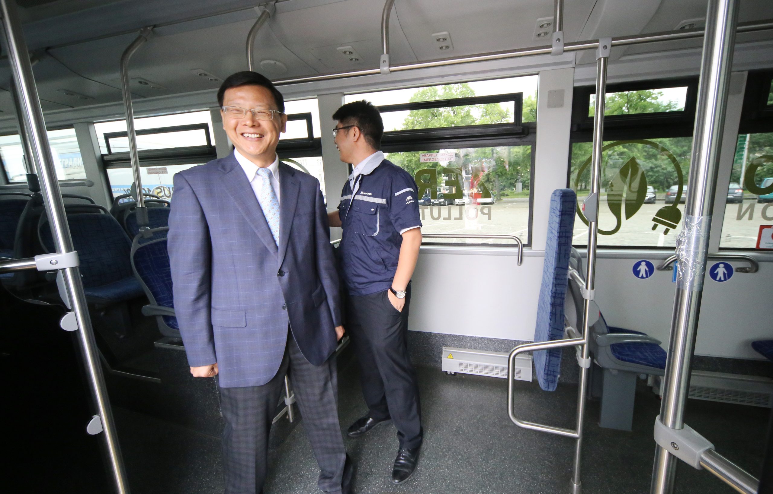 Столичен автотранспорт ЕАД и Yutong bus представиха технологичния и съвременен електробус Yutong. На събитието бяха отчетени реалните резултати от четиримесечния тестов експлоатационен период и изминатите от електробуса над 20 000 км. Джан Хайджоу посланик на Китай