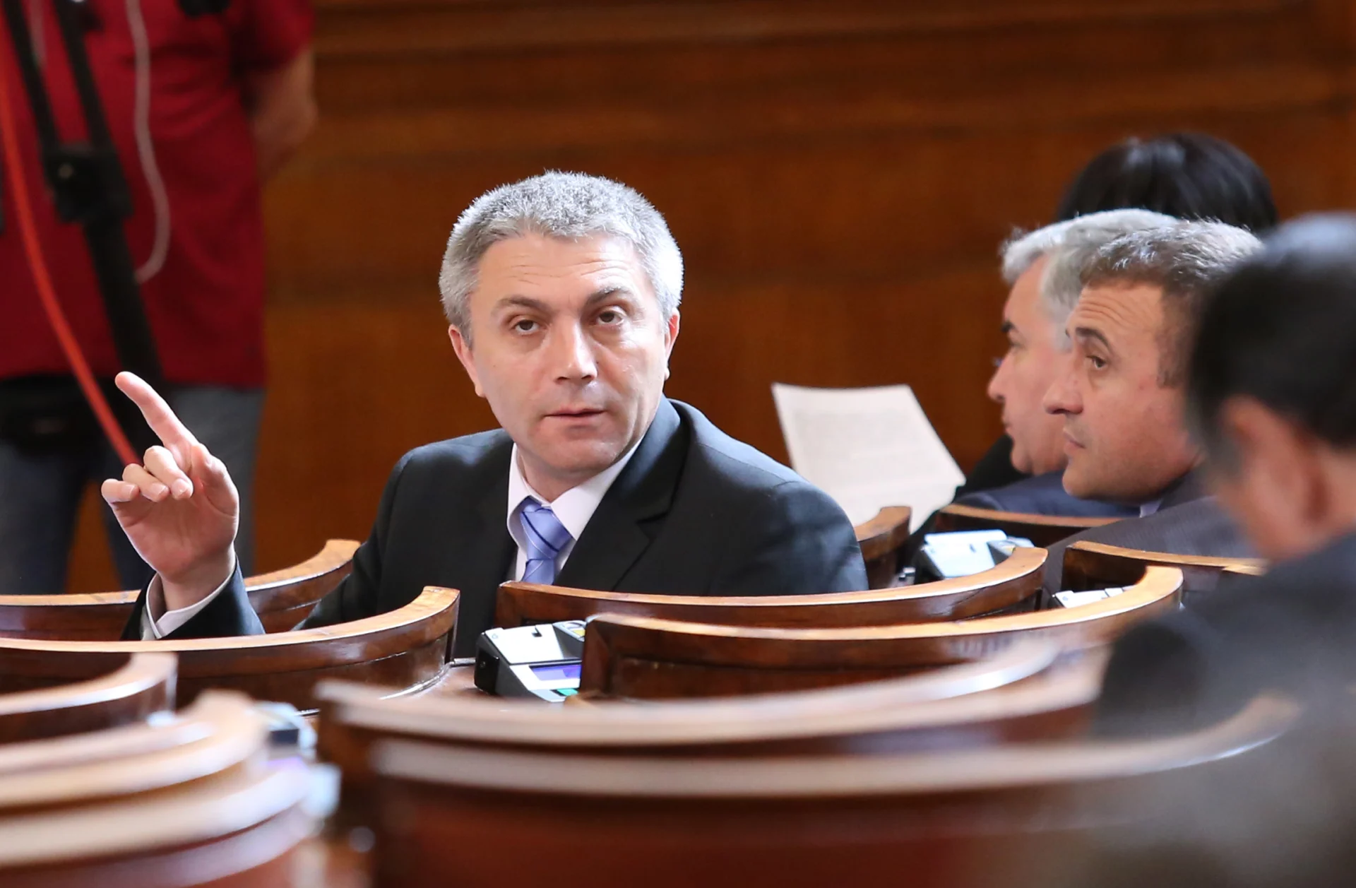 Парламент Мустафа Карадайъ ДПС