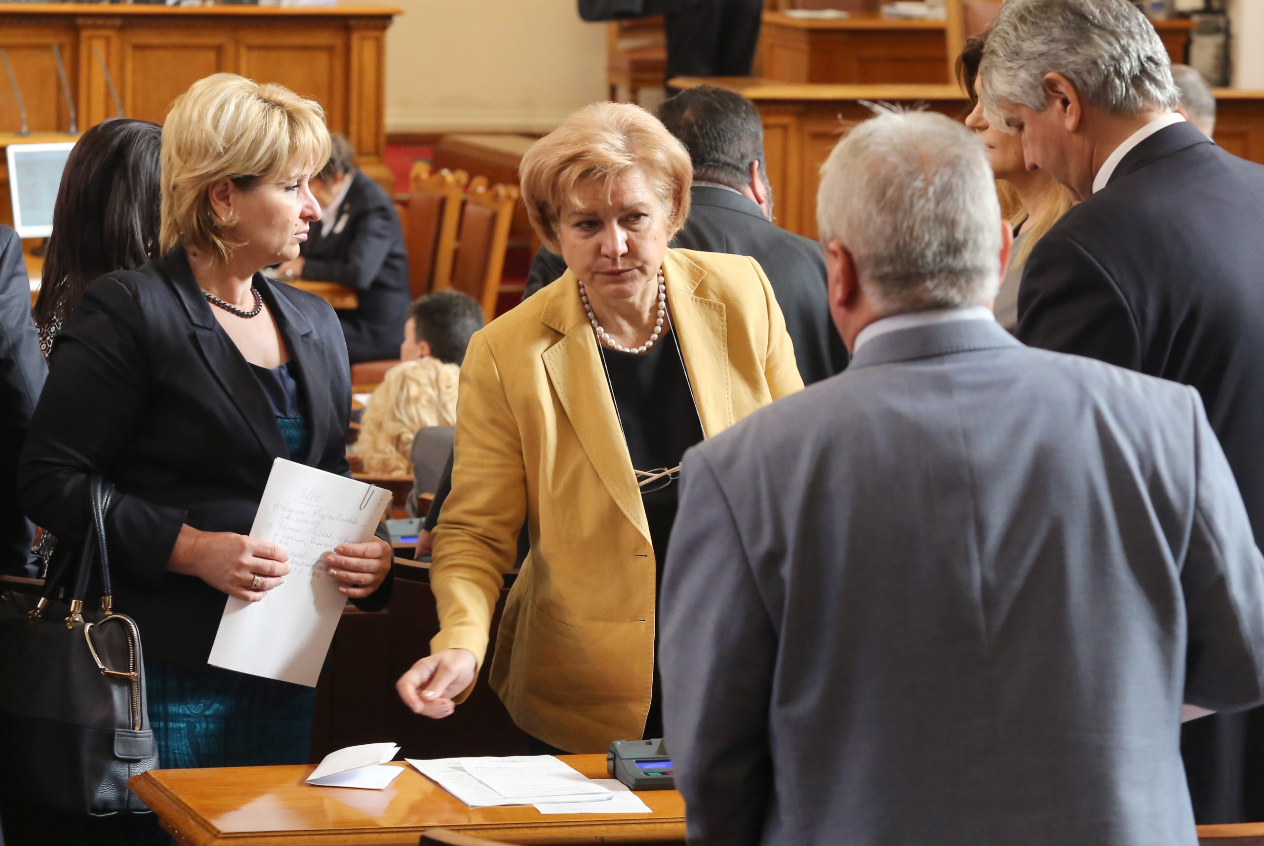 Парламент Менда Стоянова