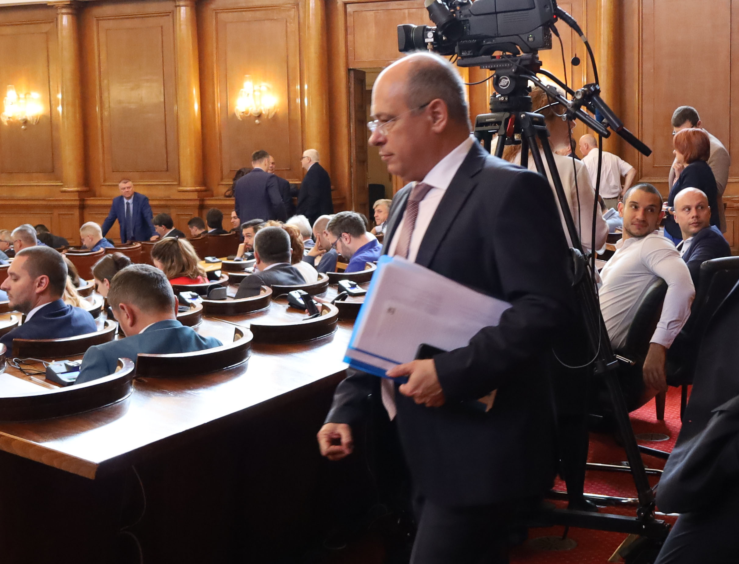 Парламент Лазар Лазаров