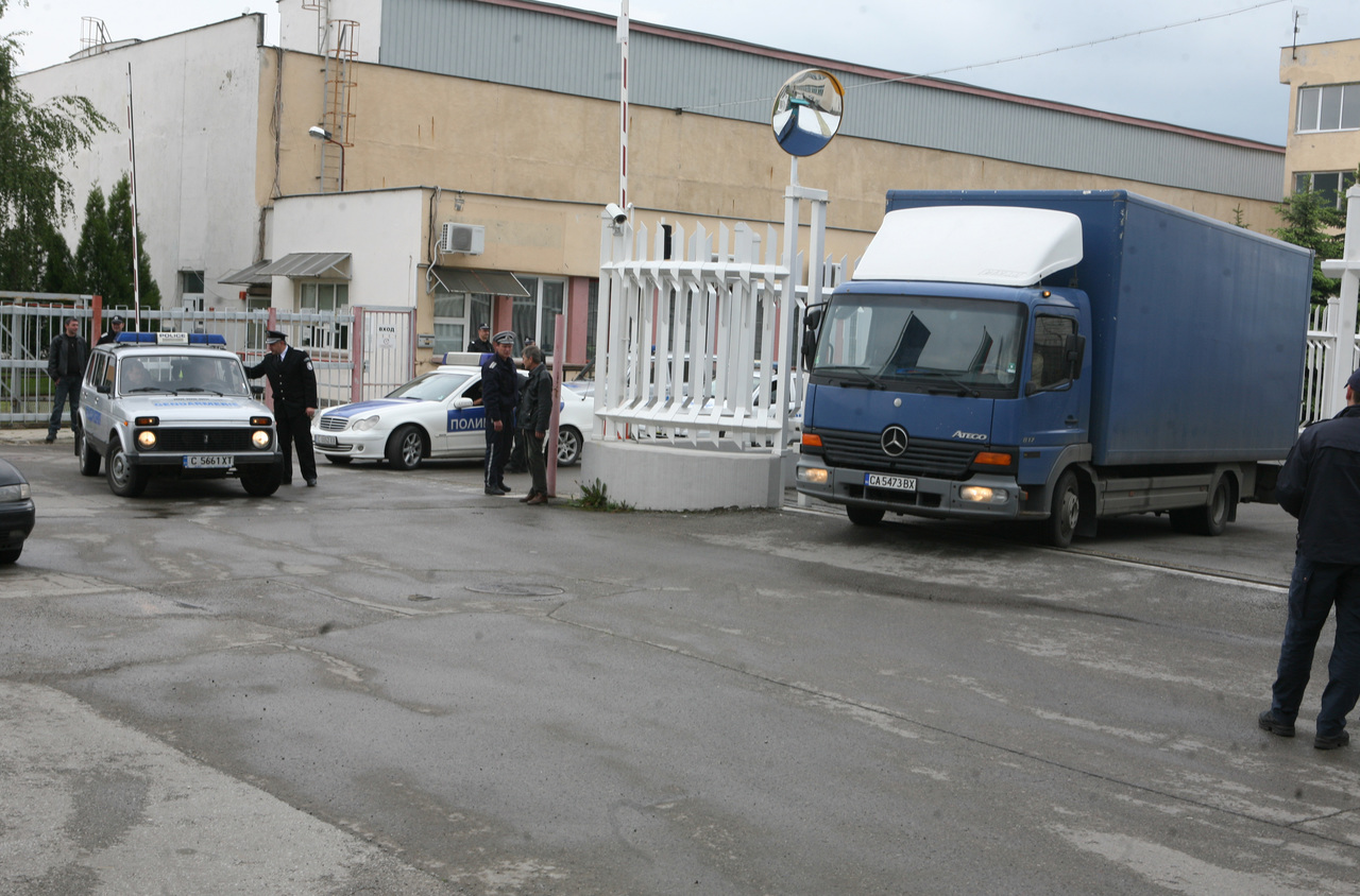 Евроизбори избори охрана с полиция на бюлетини печатница БНБ