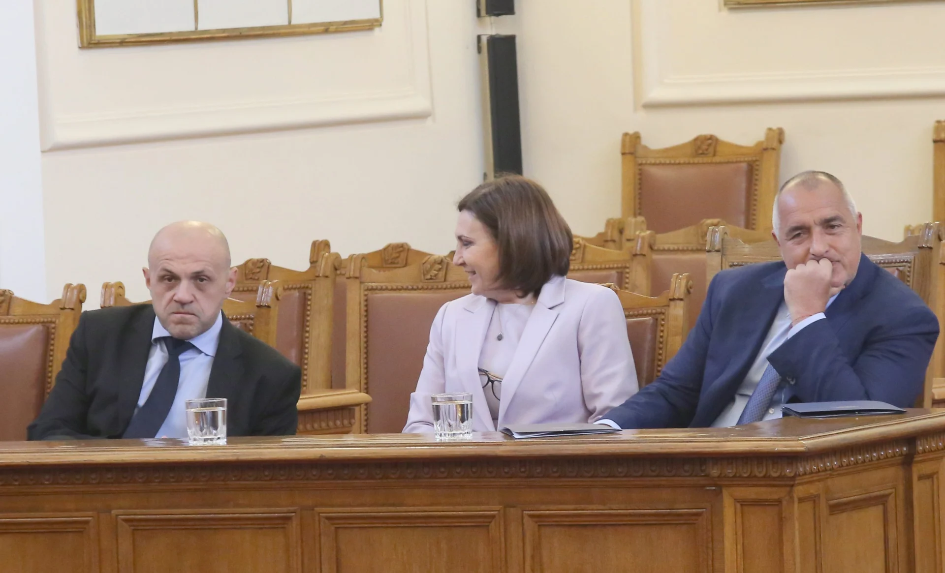 Парламент Томислав Дончев