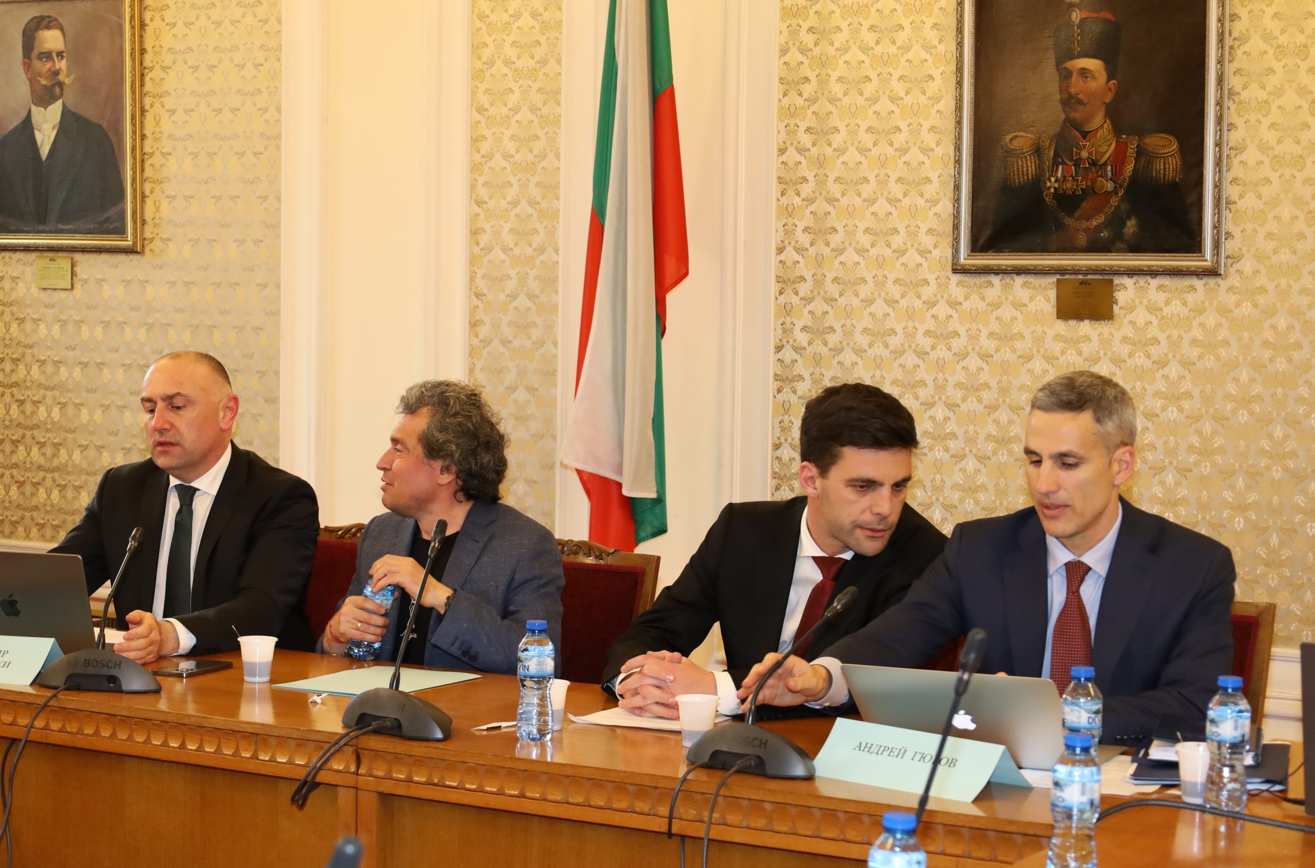 Парламент Кандидати за управители на БНБ Любомир Каримански Андрей Гюров