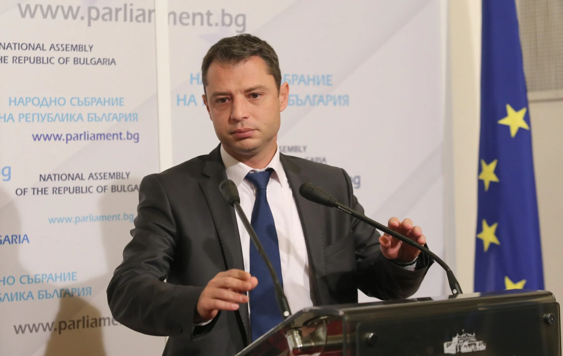 Парламент Делян Добрев