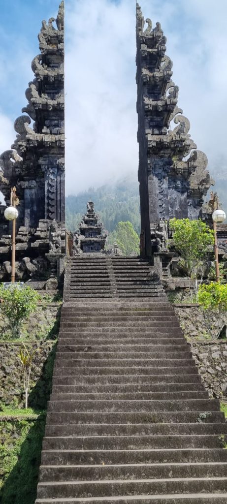 bali 10 Пура Безаких най светият храм в Бали