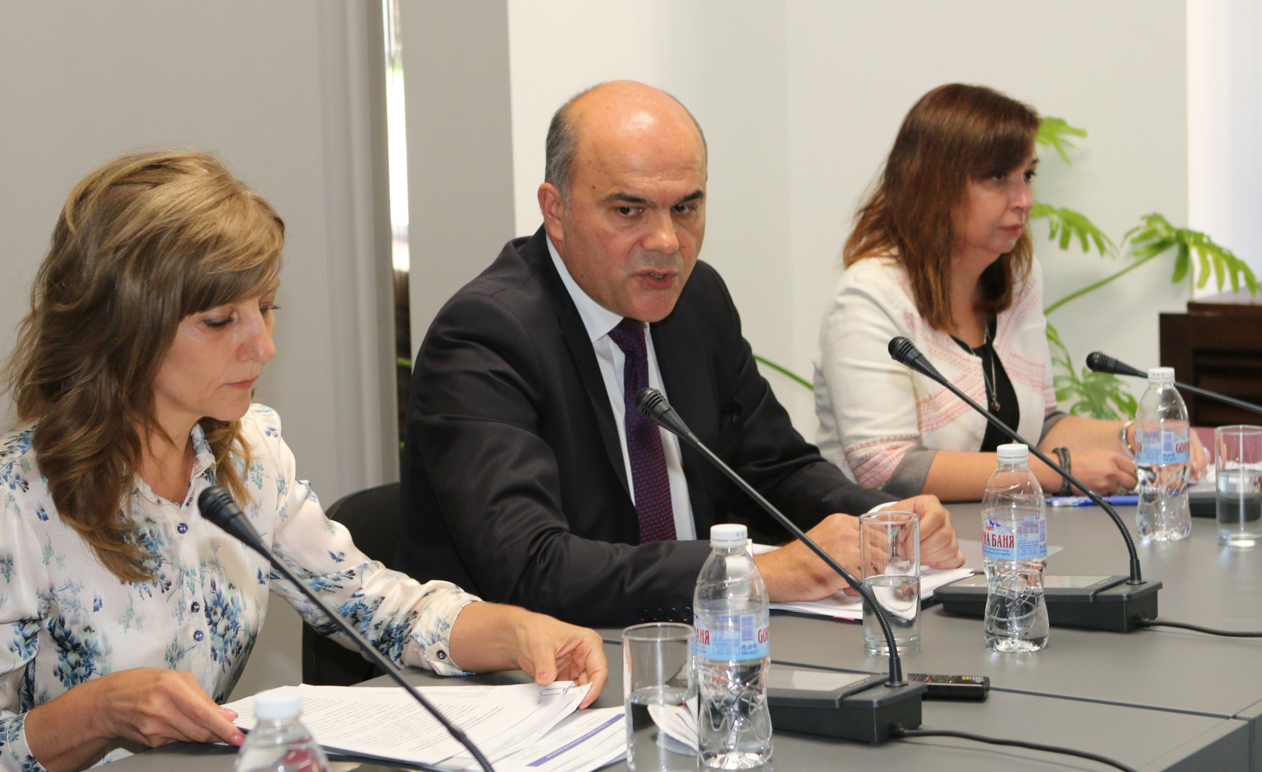 Министерство на труда и социалната полититка Пресконференция Бисер Петков - министър Зорница Русинова - зам. мин.