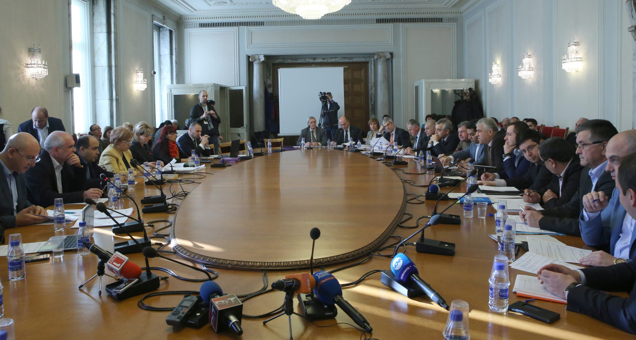 Парламент Комисия по бюджет и финанси