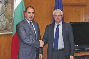 Резултатите от ръкостискането на МВР шефа Цветанов и директора на ОЛАФ Джовани Кеслер ще дойдат след 29 месеца.