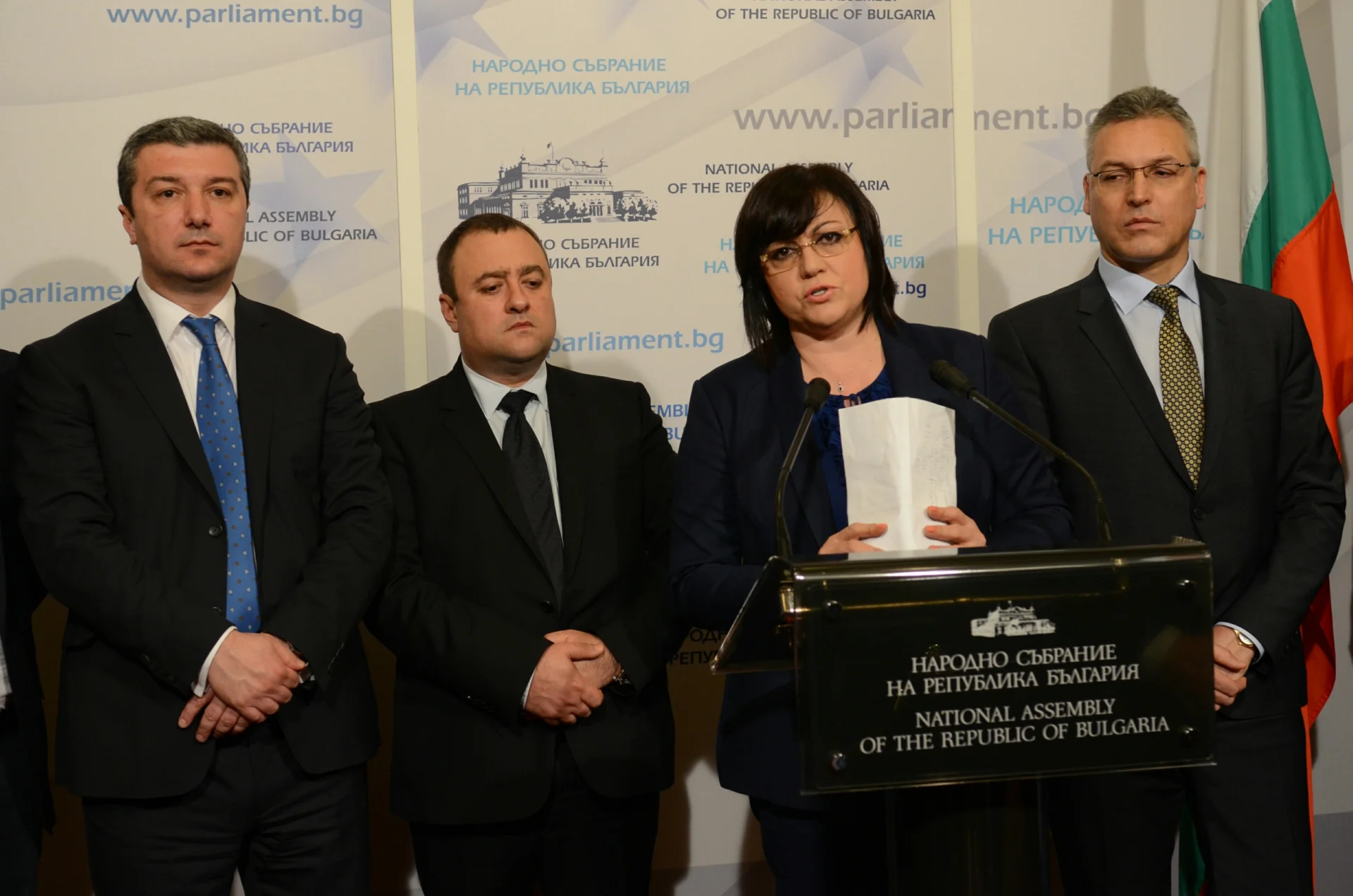 Парламент пресконференция БСП Корнелия Нинова