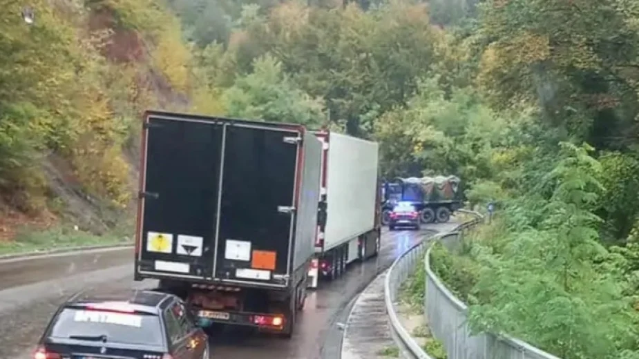 Френски военни пострадаха при катастрофа в Прохода на републиката