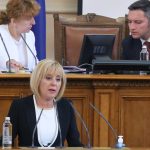 Парламент Мая Манолова