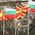 македонски и български знамена