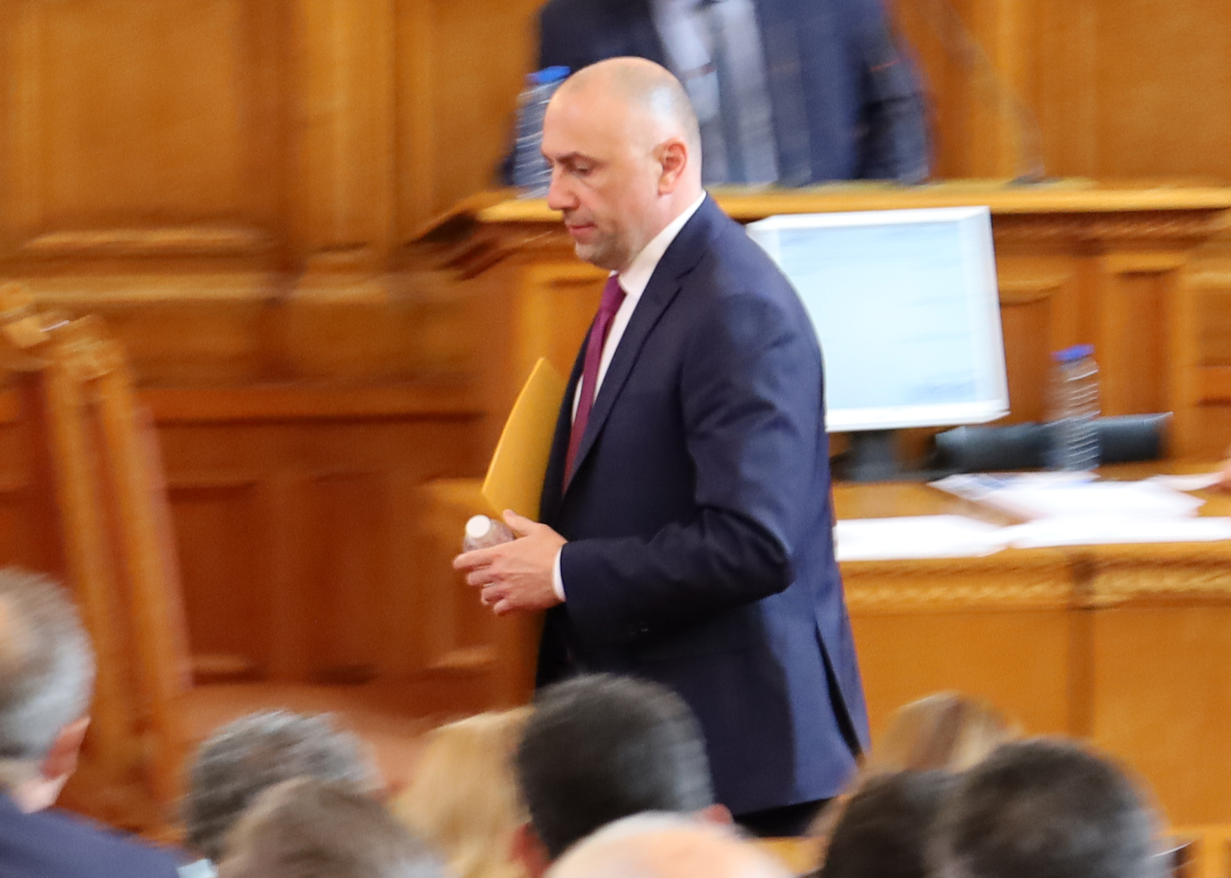 Парламент избор на управител на БНБ Любомир Каримански