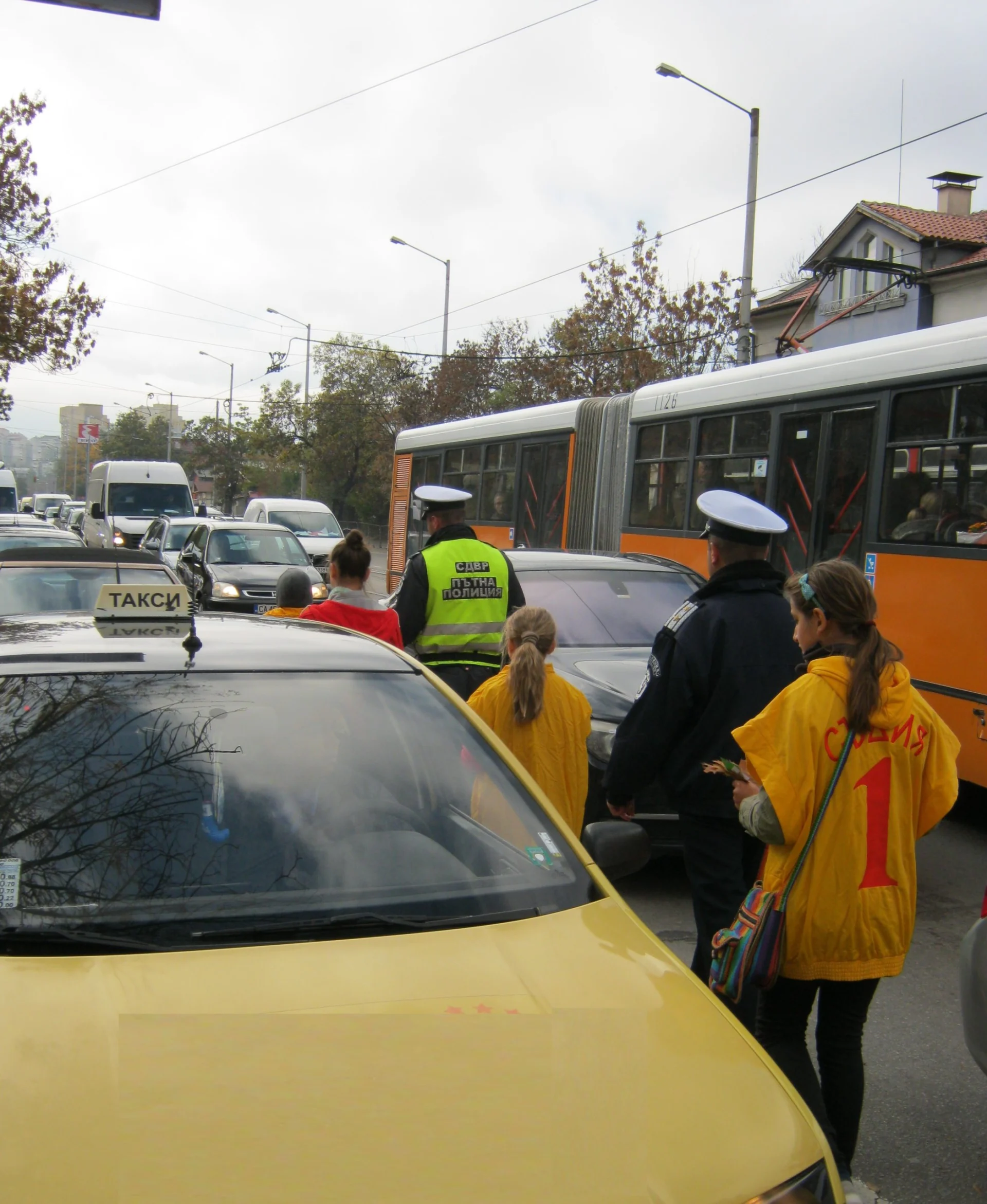 деца пишат писма на шофьори