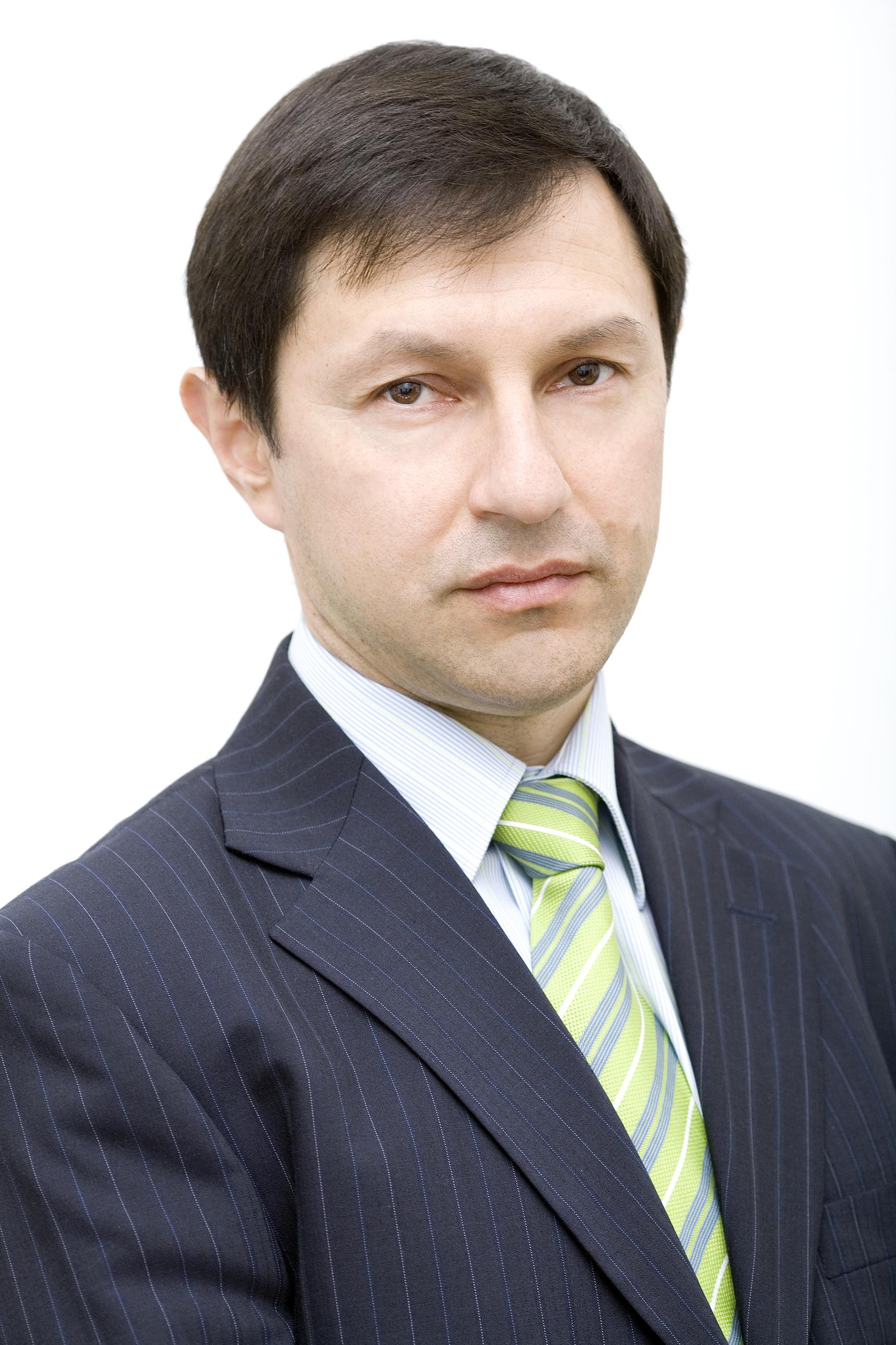 Мирослав Вичев “Банка  член на управителният съвет на ДСК”.