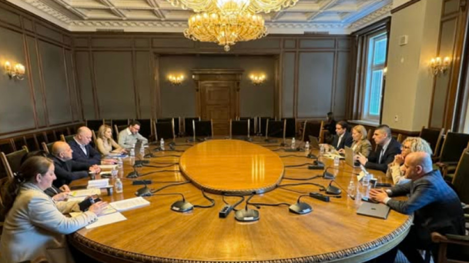 ГЕРБ-СДС и ДБ на среща в НС, представили са проекти на коалиционно споразумение