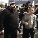 Баща задържа преди дни на протест в столицата убиеца на сина си.  Последва въпросът: “Защо този е тук