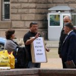 Данаил Кирилов мин. на правосъдието с протестиращи граждани