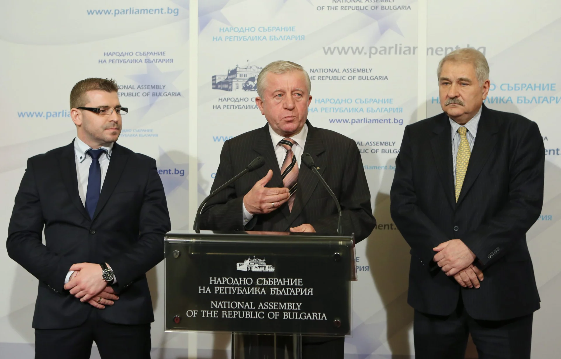 Парламент АБВ пресконференция - ген. Михо Михов