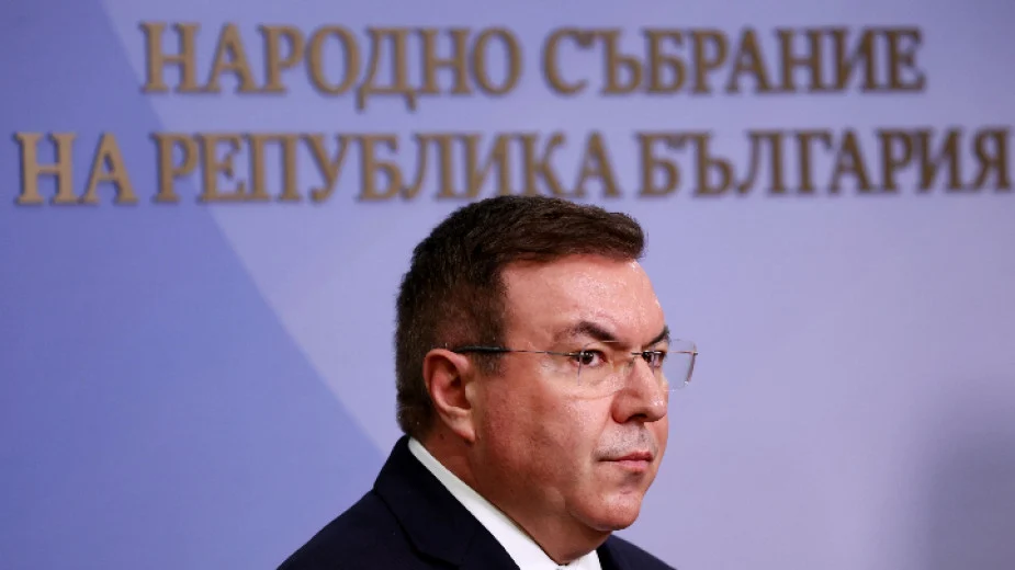 ГЕРБ разкритикува собствения си министър: Времето за адаптация на Митов приключи