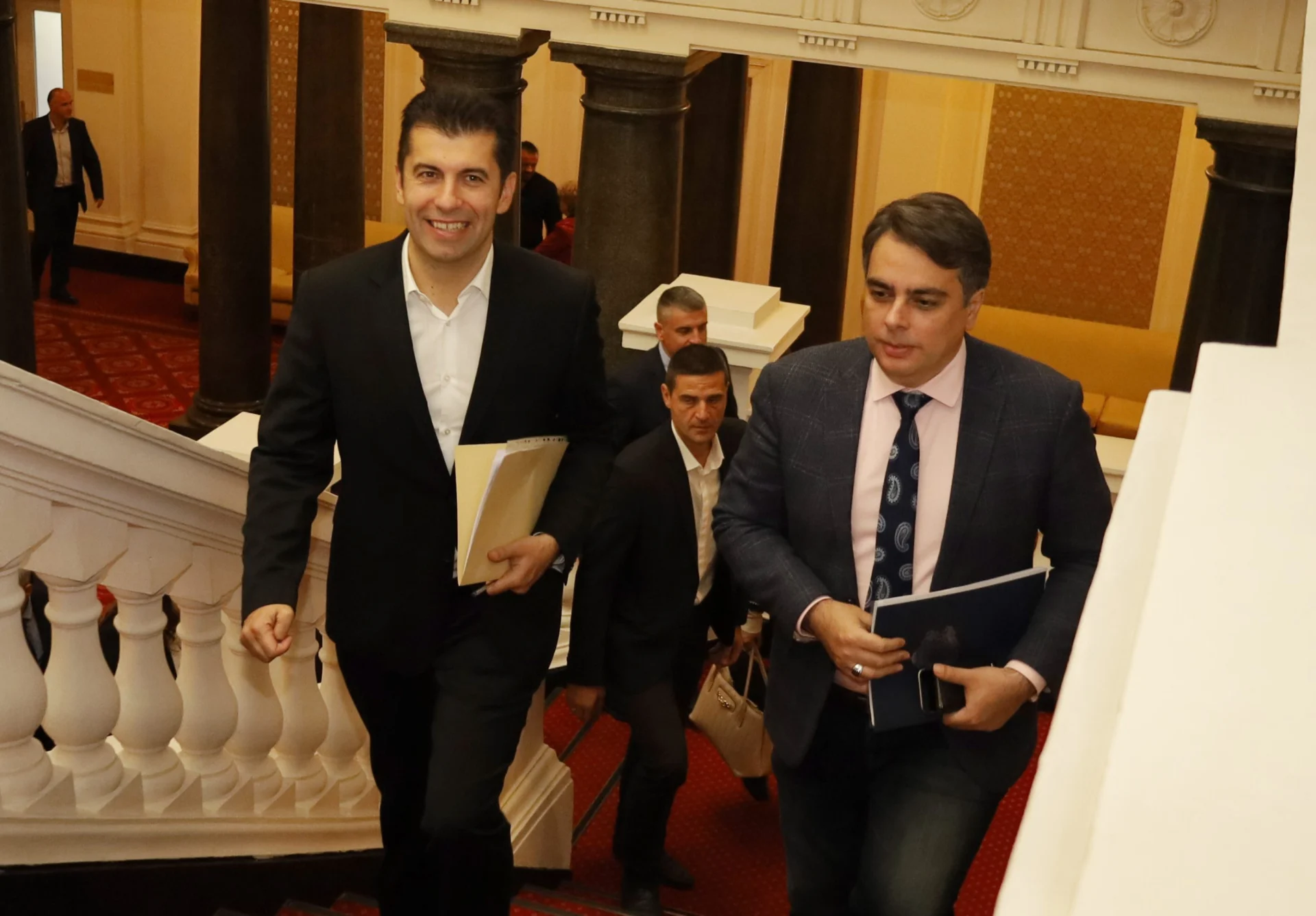 Парламент среща Продължаваме промяната и БСП Кирил Петков Асен Василев
