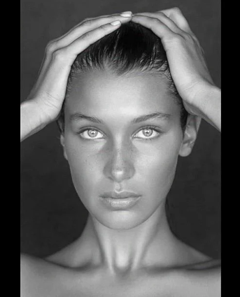 Prada избра Бела Хадид за глобален посланик на новия руж Prada Touch