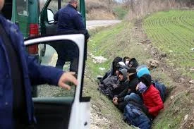 Организация за трафик на мигранти беше разбита в Бургаско 9 бежанци