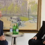 Премиерът Росен Желязков (вляво) и президентът на Азербайджан Илхам Алиев (вдясно) разговарят в Ню Йорк.