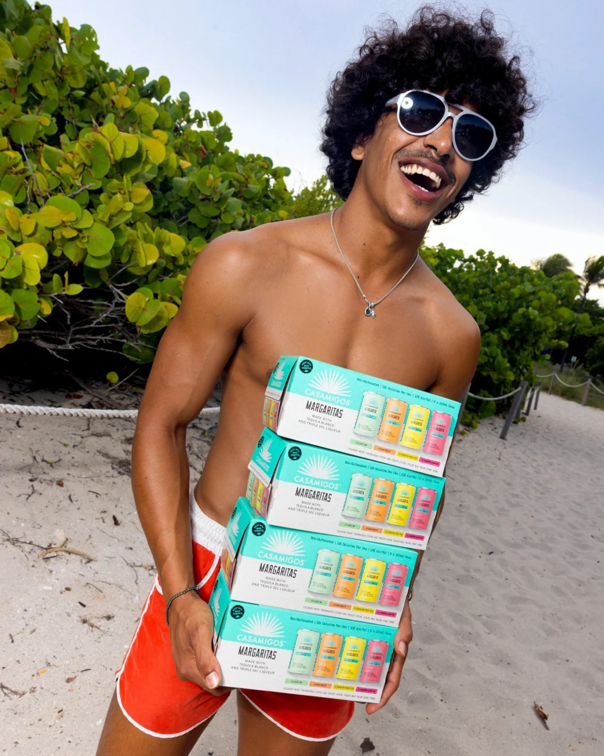 Джордж Клуни пуска Casamigos Margaritas - RTD коктейли в кен със 100% текила