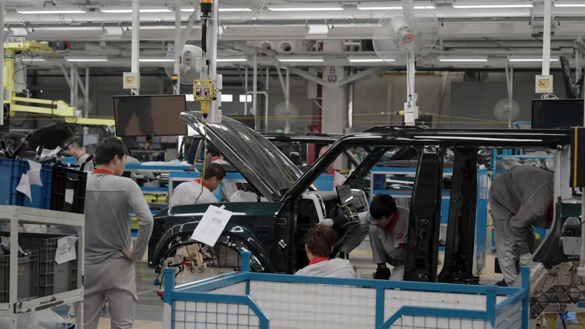 Заводите за електромобили в Китай се превърнаха в туристически атракции