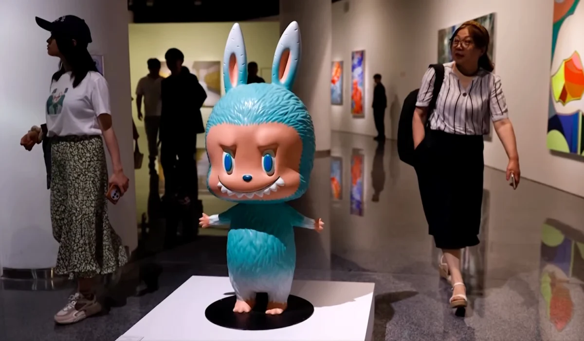 Куклата Labubu продадена за над 150 000 долара на търг в Пекин