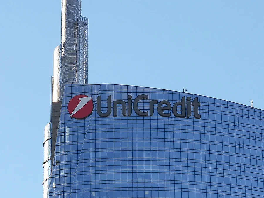 UniCredit отчете по-високи от очакваните печалба и приходи за третото тримесечие