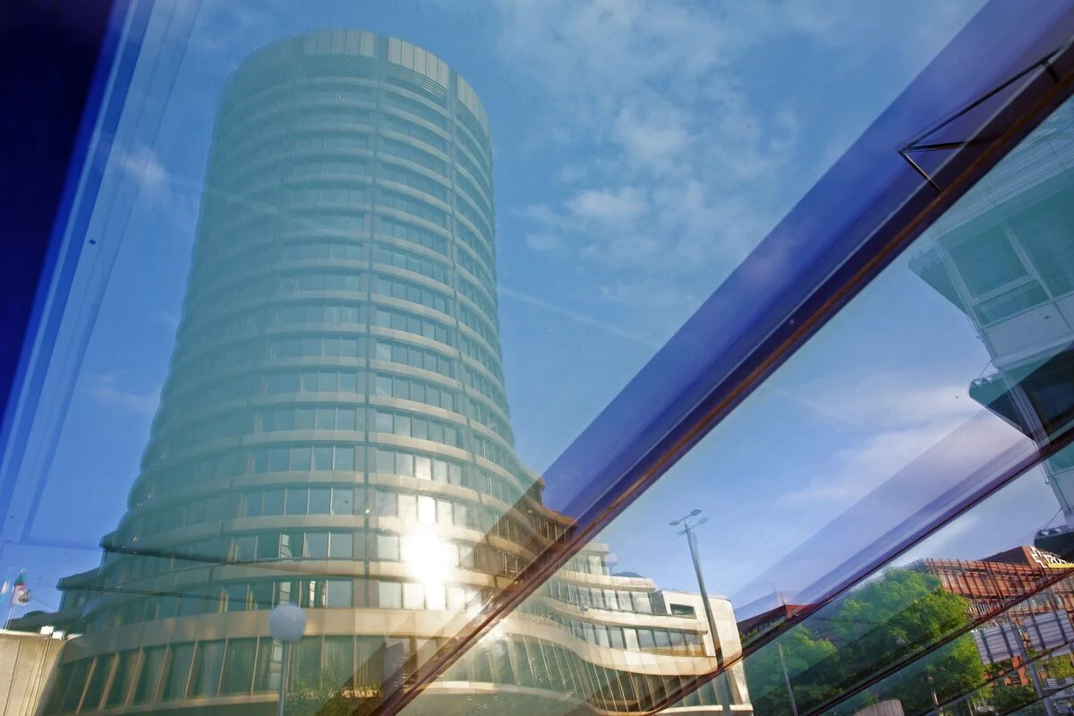 BIS: пазарният възход прикрива дълбоки пукнатини в глобалното стопанство