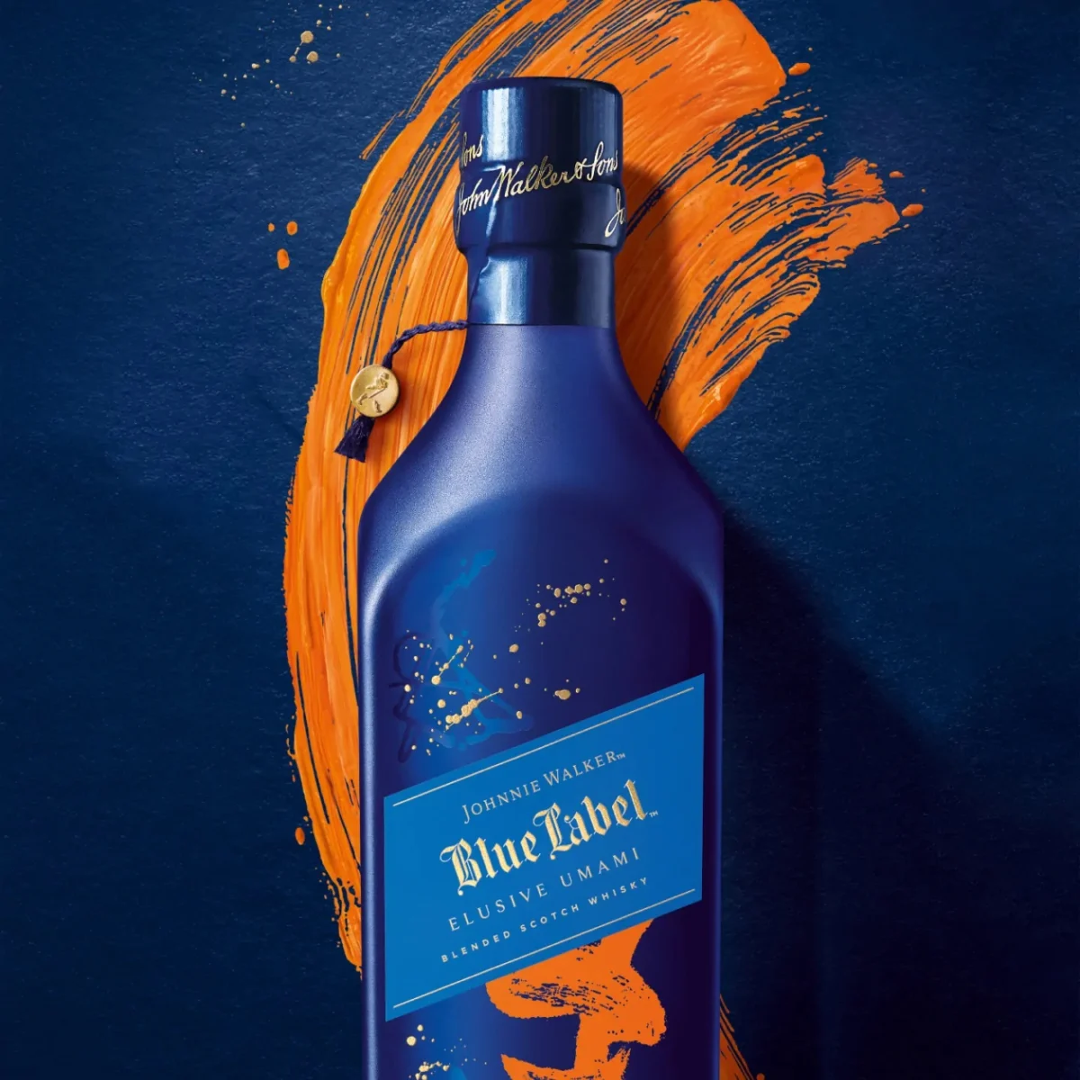 Johnnie Walker представя лимитираното уиски Blue Label Azure за пътуващи и летища