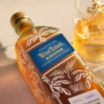 Johnnie Walker представя лимитираното уиски Blue Label Azure за пътуващи и летища