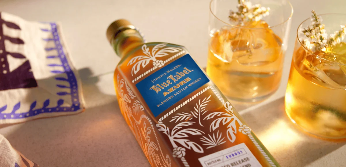 Johnnie Walker представя лимитираното уиски Blue Label Azure за пътуващи и летища