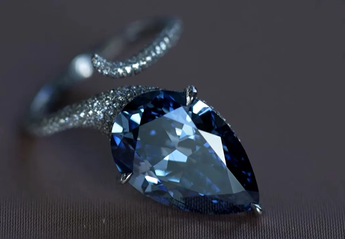 Син диамант 