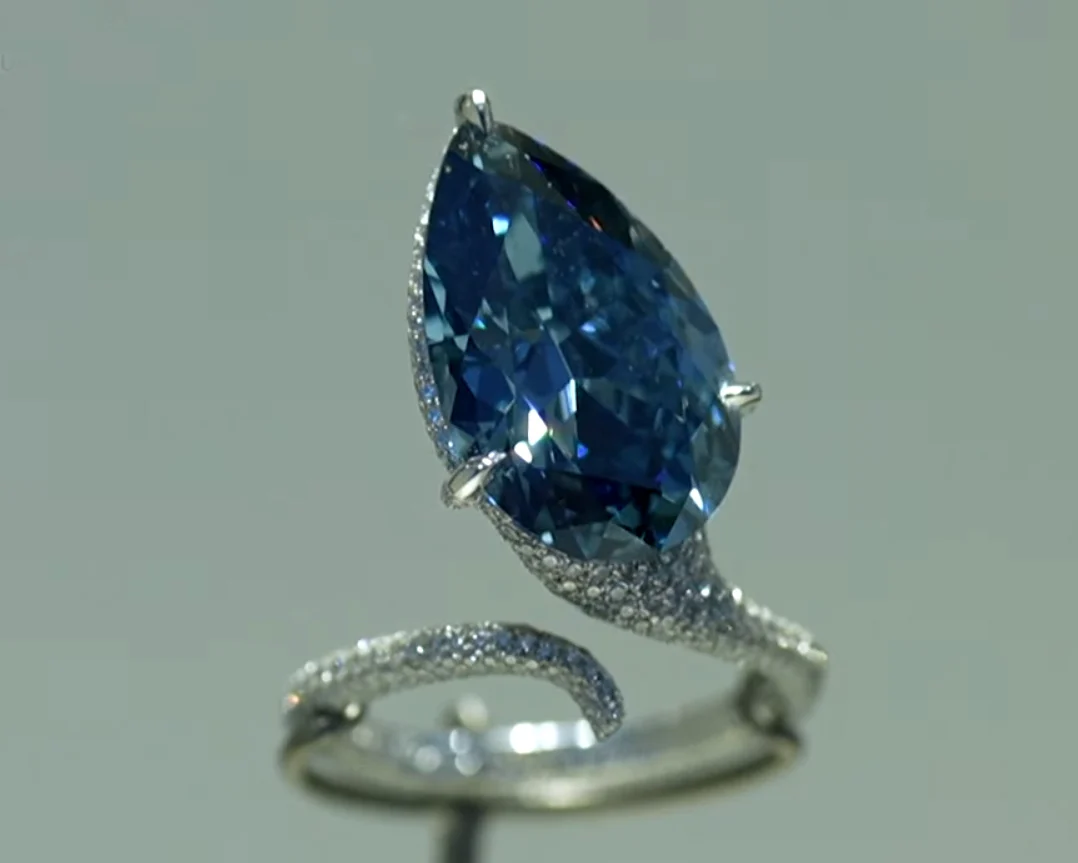 Син диамант 