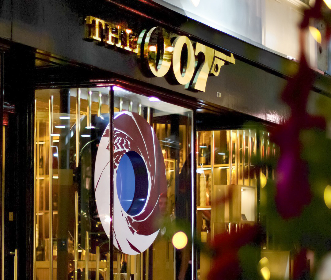 Amazon поема творческия контрол над филмите за Джеймс Бонд