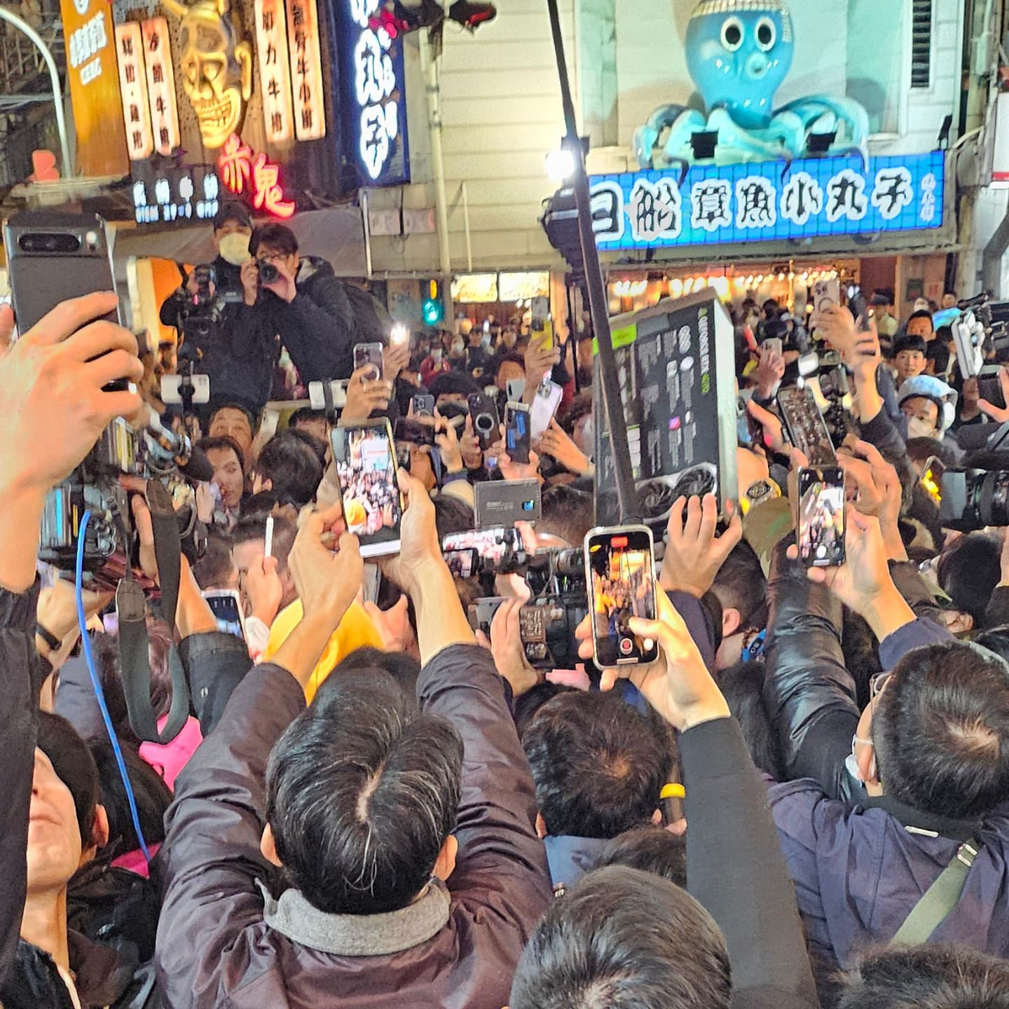 Дженсън Хуанг събра 35 технологични лидери в Тайван на луксозна вечеря