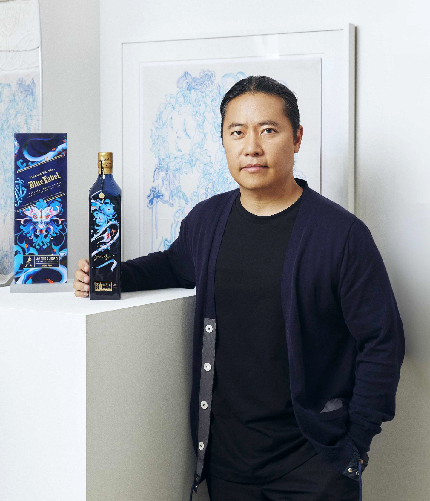 Johnnie Walker посреща Годината на змията с вдъхновяващ дизайн от Джеймс Джийн