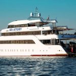 Три тела открити от обърнат туристически кораб в Червено море