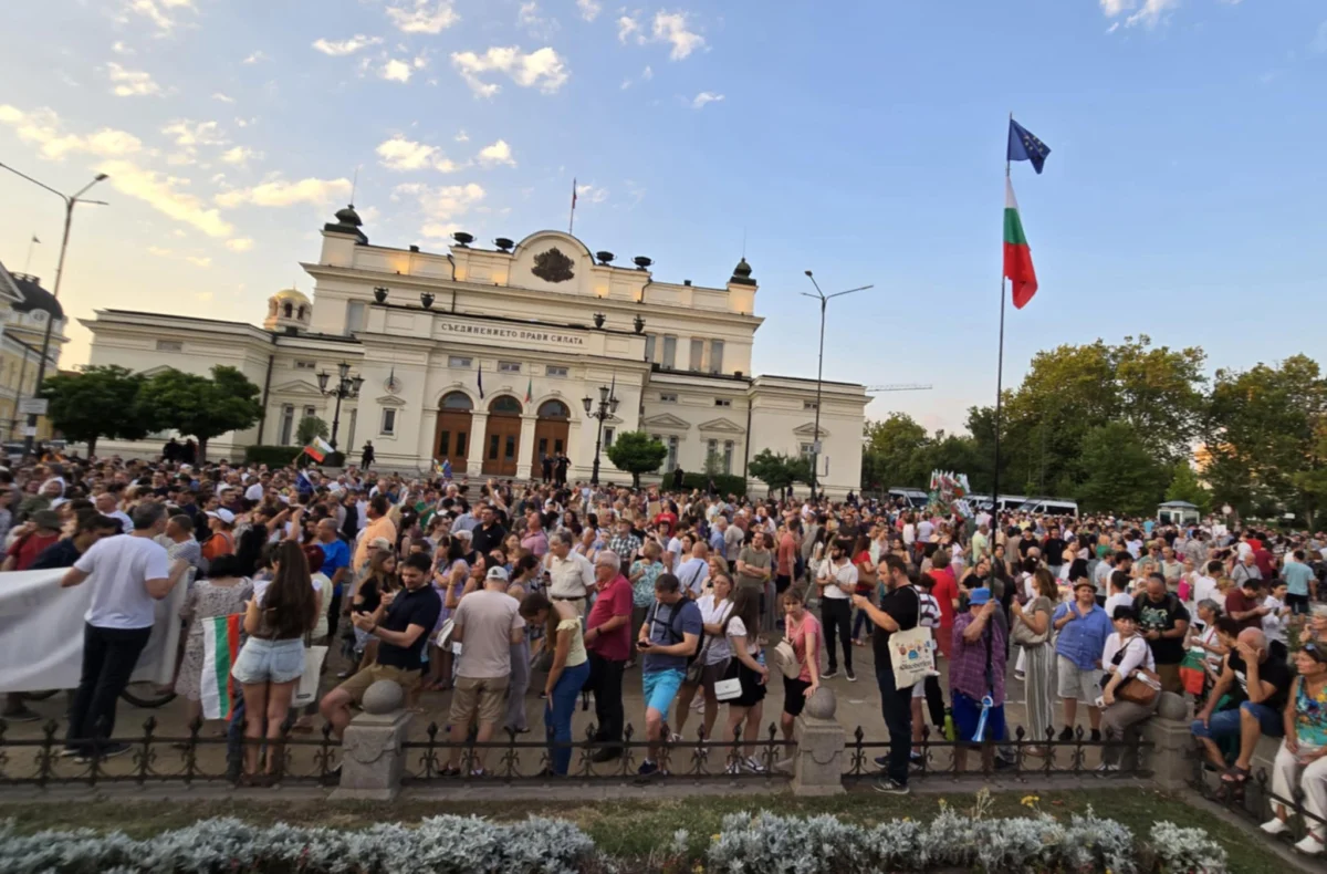 Протестът срещу Борислав Сарафов блокира "Орлов мост" /снимки/ 6 bqrsgcnr