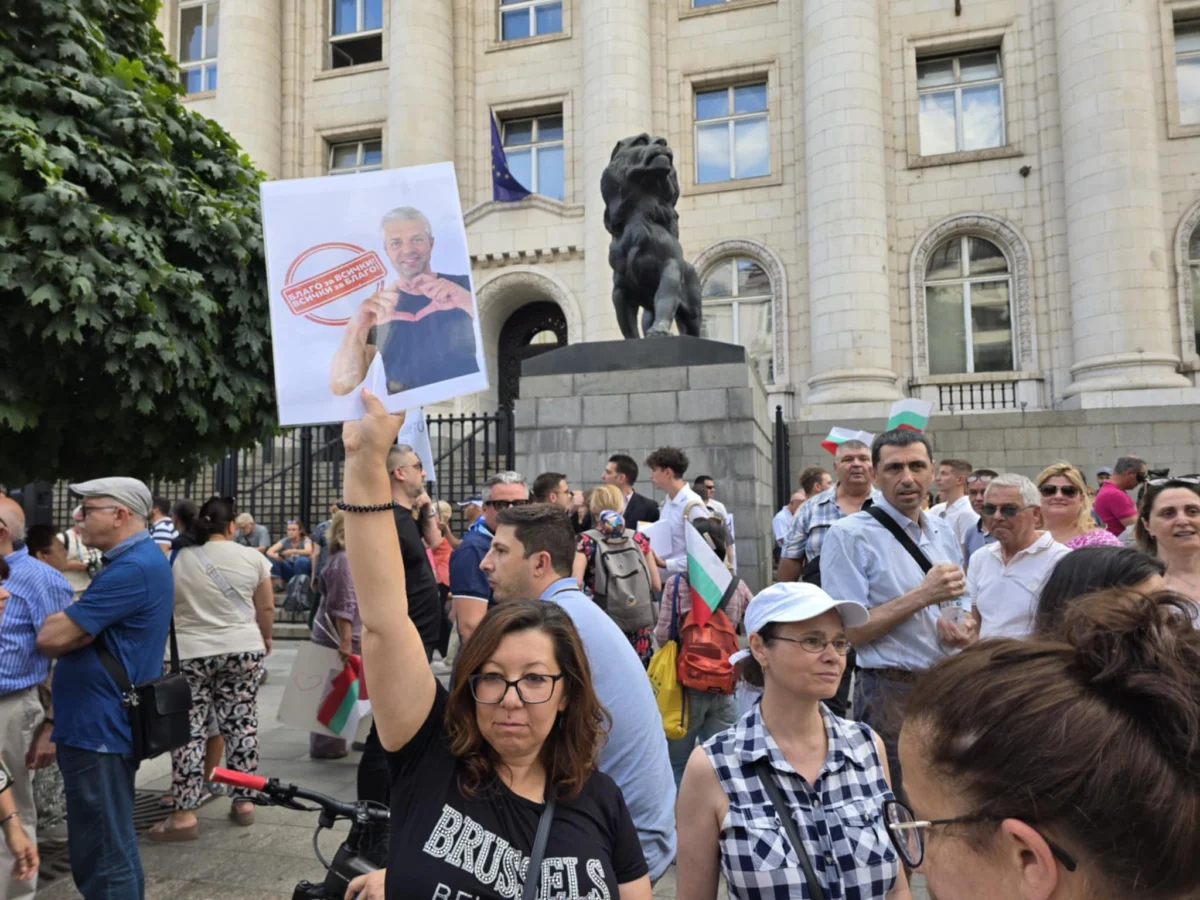 Има списък с 88 кметове на ПП-ДБ, които предстои да бъдат "опраскани", предупреди Ивайло Мирчев на протеста "Да свалим бухалките на дерибеите" 6 c00d8389 057f 4980 88e9 133499625551