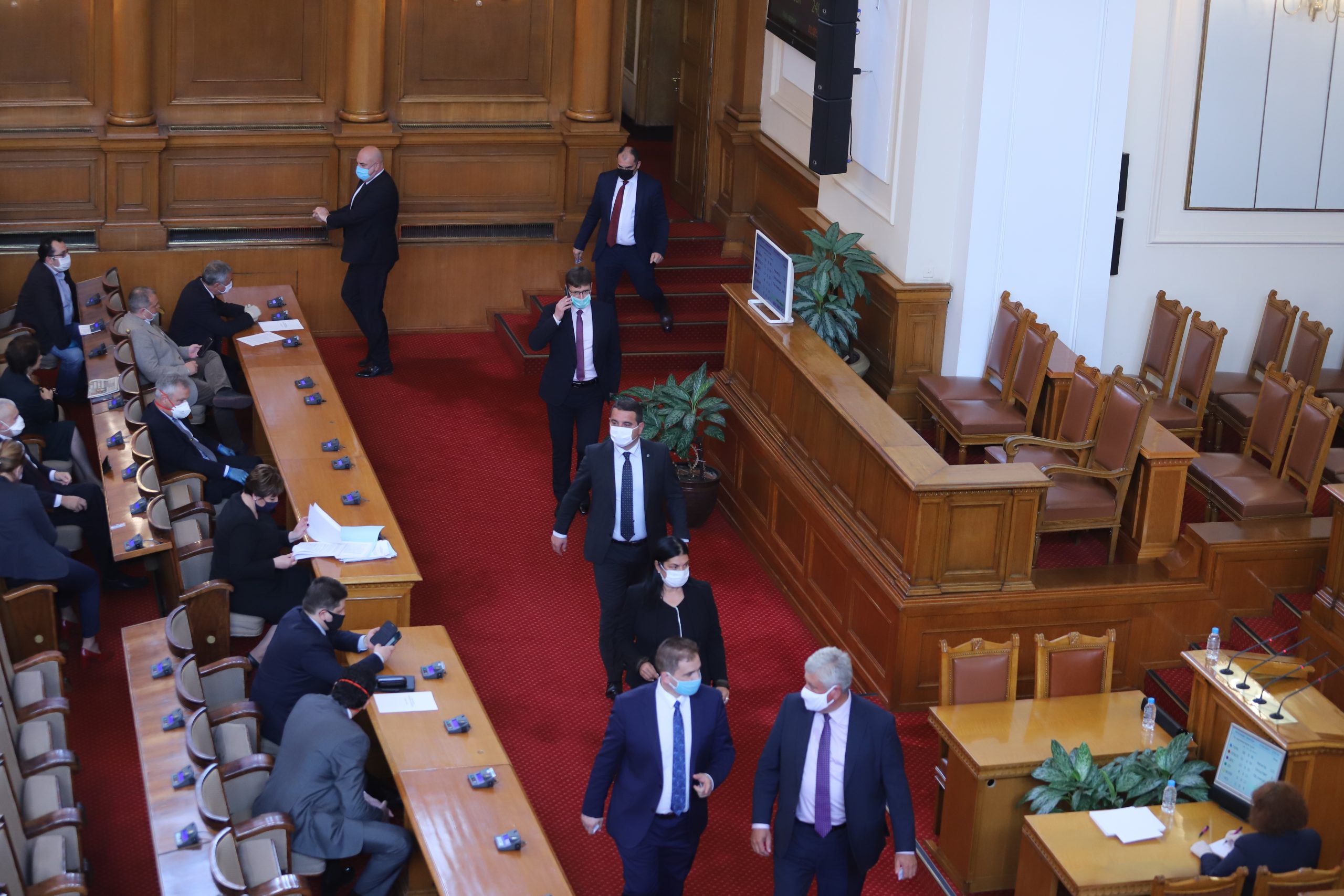 Парламент заседание