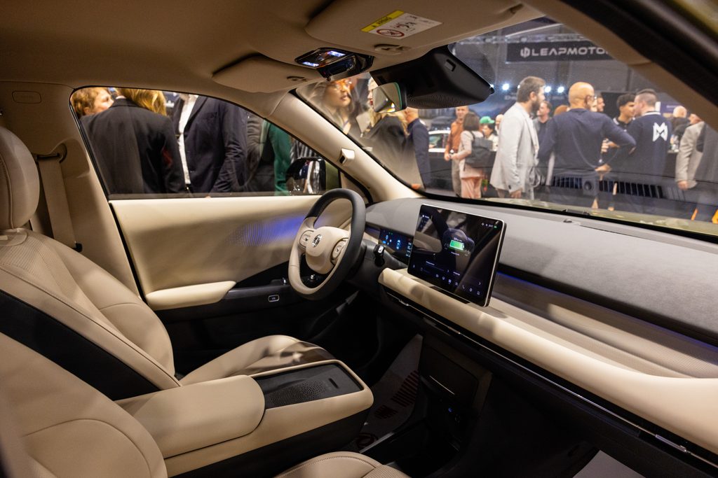 Премиера на Asia Motor Show: Чайна Мотор представи още два нови модела на DONGFENG 2 c0a0812