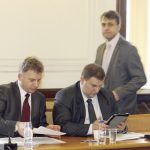 Депутатите от ГЕРБ Ивайло Тошев и Емил Радев обсъждат правите възможности за свиване на таксите на съдия-изпълнителите.