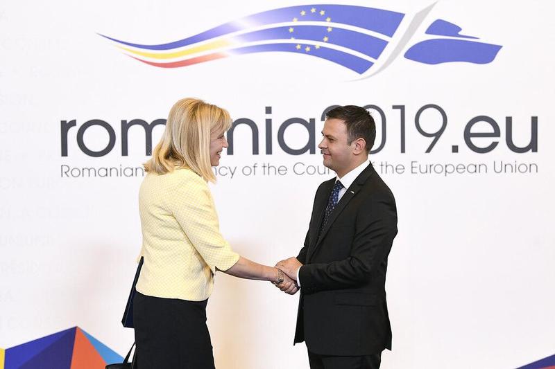 Петя Аврамова