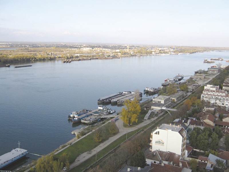 Лошите метеорологични условия през първите месеци на годината и замръзването на река Дунав доведоха русенското пристанище до загуба.