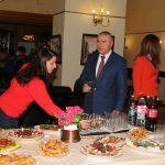 Веселин Марешки черпи журналисти в парламента за рожден Ден